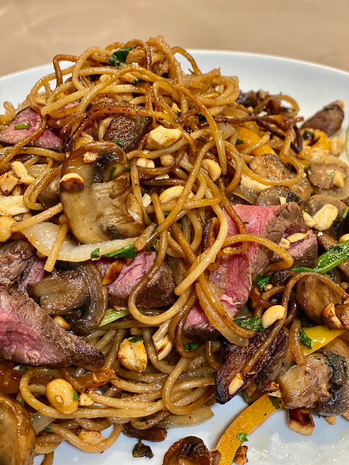 Thai Peanut Noodles with Vegetables and Seared Beef – Ana Quincoces - Skinny Latina