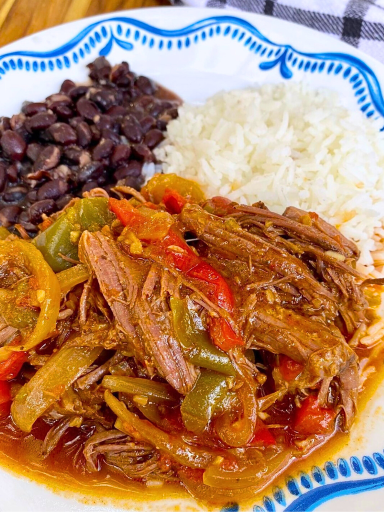 Skinny Latina Ropa Vieja 